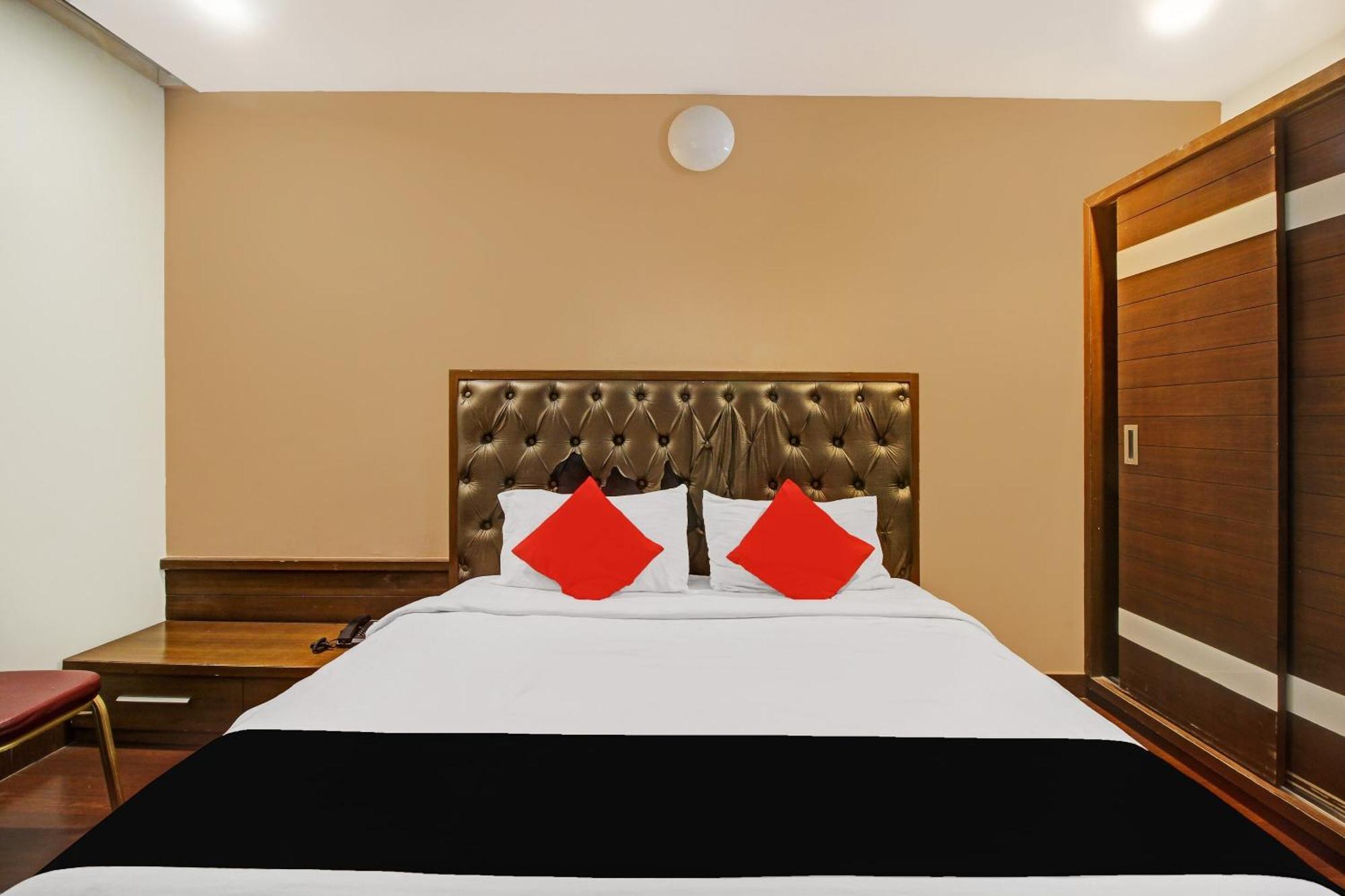 Collection O 82357 Hotel Surabhi Pride Trimulgherry 외부 사진